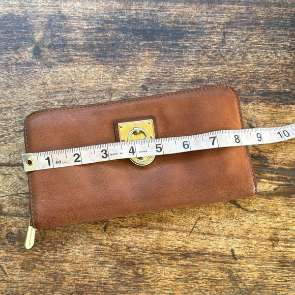 Michael Kors brown saddle leather wallet - Picture 10 of 11